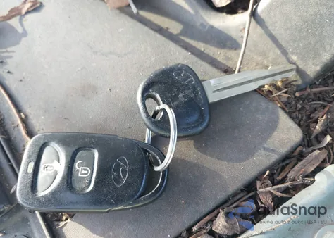 2006 Hyundai Tucson Gl from USA, damaged, VIN KM8JM12B16U438083